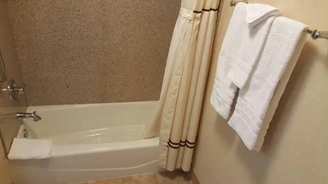 Suite, Queen Bed, Best Western San Dimas Hotel & Suites 3/4