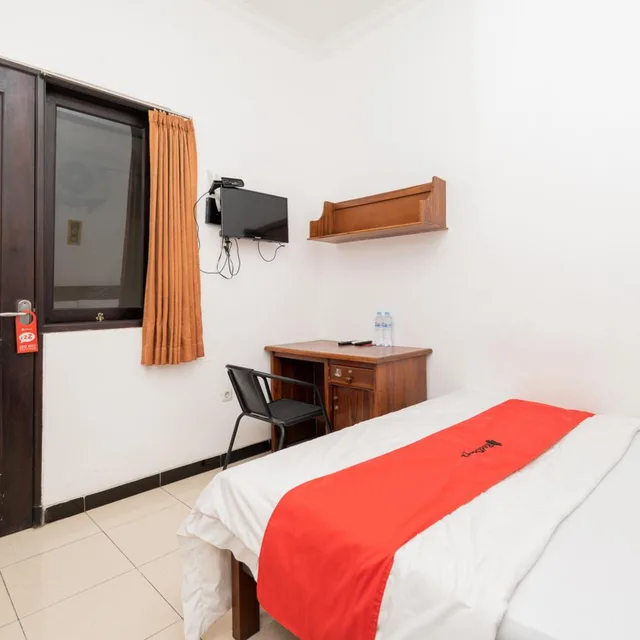 غرفة قياسية بسرير مزدوج، OYO Flagship 90524 Holistay Surabaya New 8/10