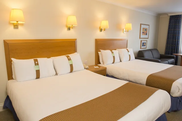 غرفة قياسية بسريرين مزدوجين، Holiday Inn London Sutton 3/9