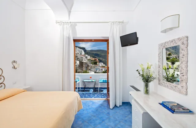 Classic, Triple, Partial Sea View, Hotel Vittoria Positano 2/4