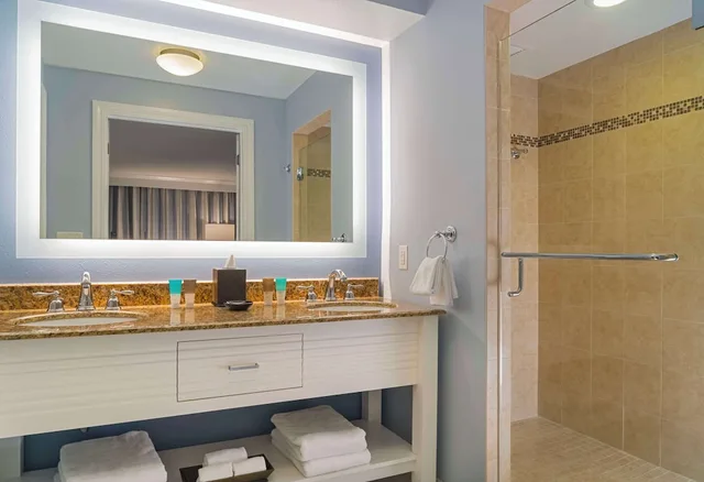 غرفة ديلوكس بسرير كينج بإطلالة جزئية على البحر بمطبخ صغير، Hyatt Regency Clearwater Beach Resort And Spa 3/7