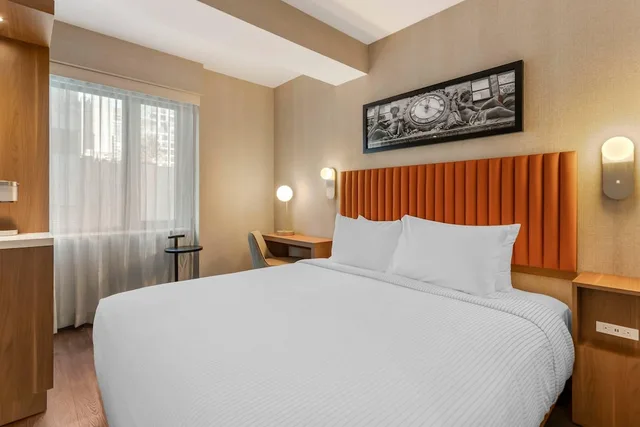 غرفة قياسية بسرير كينج، Cambria Hotel New York Times Square 1/3
