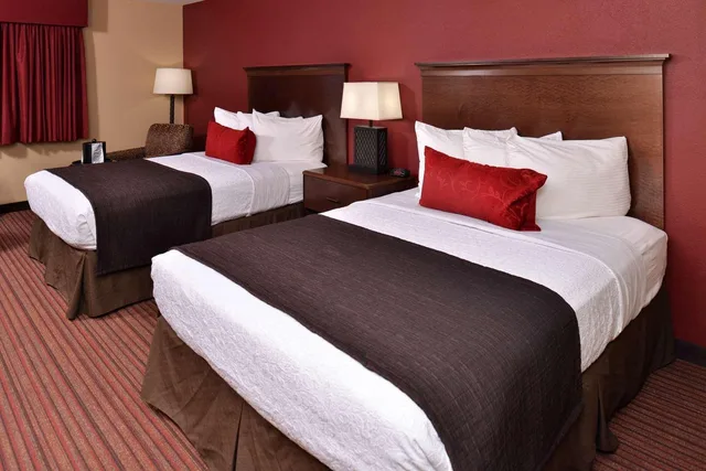 غرفة بسرير كوين، Best Western Woodland Inn 2/6