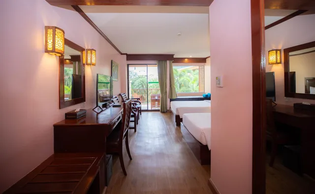 غرفة ديلوكس بسريرين منفصلين بإطلالة على المسبح، Baumanburi Hotel 10/10