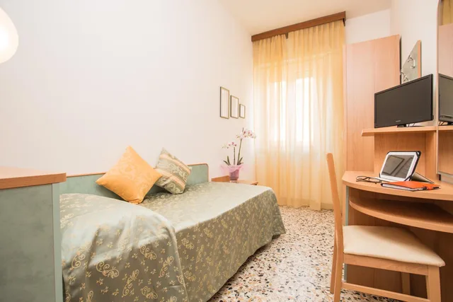 غرفة مفردة، Hotel Oregon 2/3