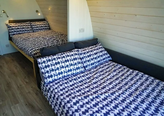 Pod, Twin Beds, Sofa, Side Access، King's Lynn Caravan & Camping Park 4/9