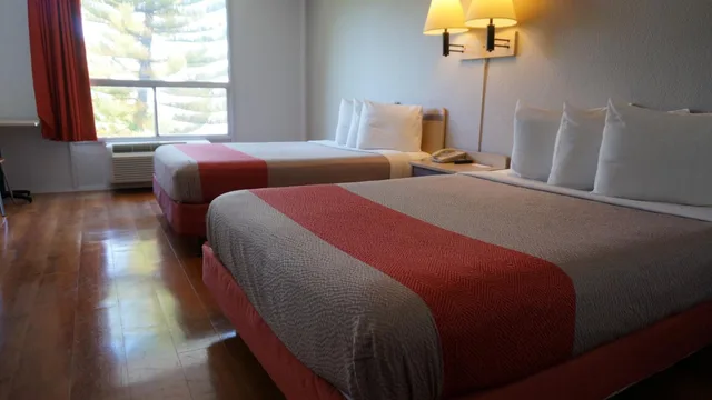 غرفة بسريرين كوين، Motel6 Belmont, CA San Francisco Redwood City 4/10
