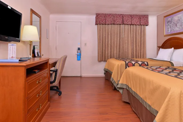 Room, 2 Double Beds, Americas Best Value Inn Eugene 1/6