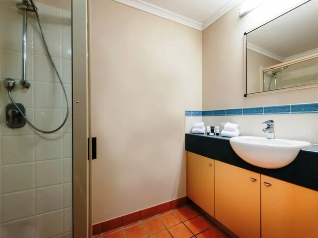 1 Bedroom, Spa, Apartment, King Bed, Bay View, Balcony، at Boathaven Bay Holiday Apartments 2/2