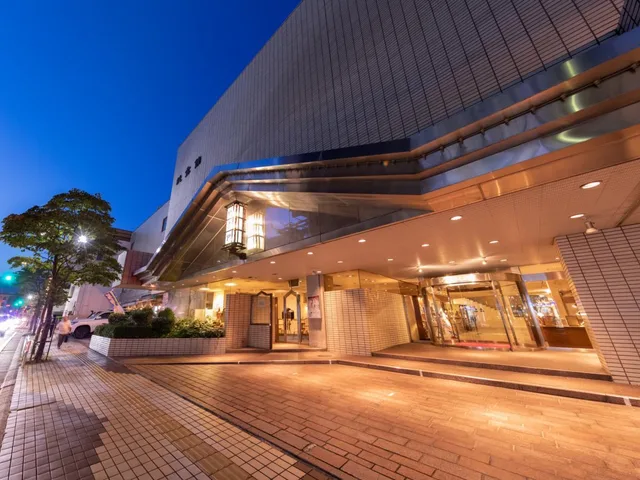 جناح بسرير نصف مزدوج وسريرين منفصلين بمنطقة جلوس للمدخنين، Hotel Danrokan 1/1