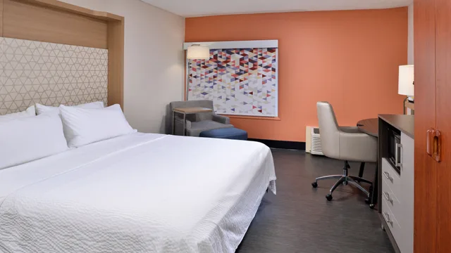 غرفة بسرير كينج لذوي الإعاقة، Holiday Inn Great Falls 7/10