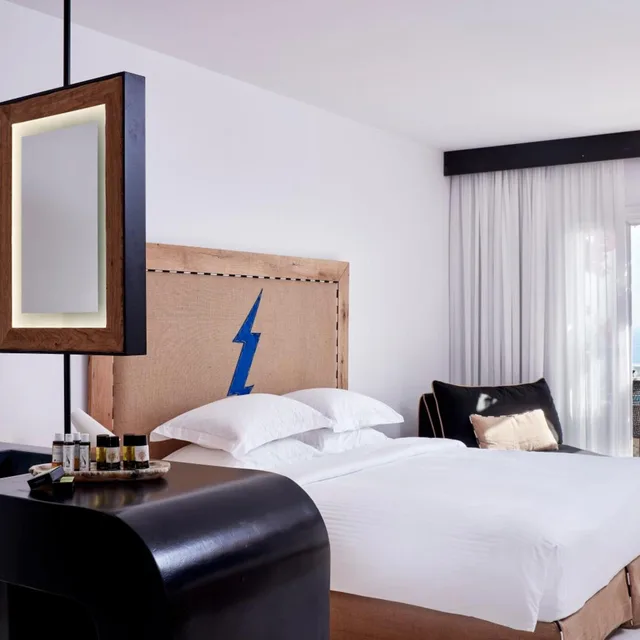 غرفة بريميوم بسرير مزدوج أو سريرين منفصلين بجاكوزي، Royal Myconian - Leading Hotels Of The World 2/6