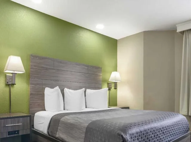 غرفة قياسية بسرير كوين، Rodeway Inn Tuscaloosa near University 10/10