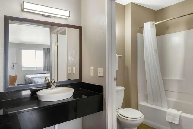 جناح بسريرين كوين، Motel6 Merced, CA - North 9/10