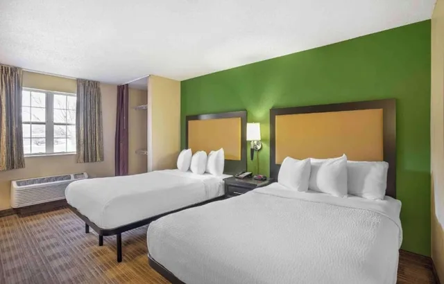 غرفة بسريرين مزدوجين بمطبخ، Studio 6 Extended Stay Sacramento Arden Way CA 2/6