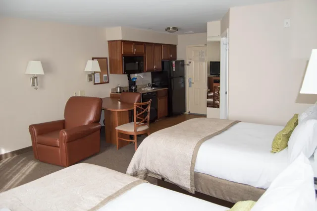 Room, 2 Double Beds, Bathtub, Accessible, Candlewood Suites Victoria 3/4