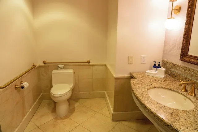 Premier, King Bed, Patio, Courtyard Area، Carlton Hotel 8/10