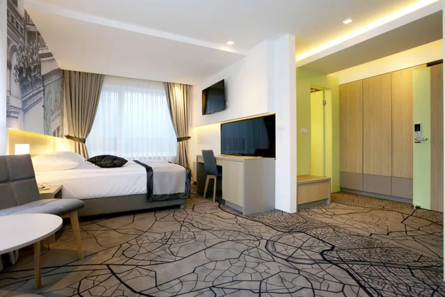 Superior, Double or Twin Bed, Grad Hotel 2/10