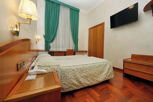 Standard Twin, Hotel Corot 3/10
