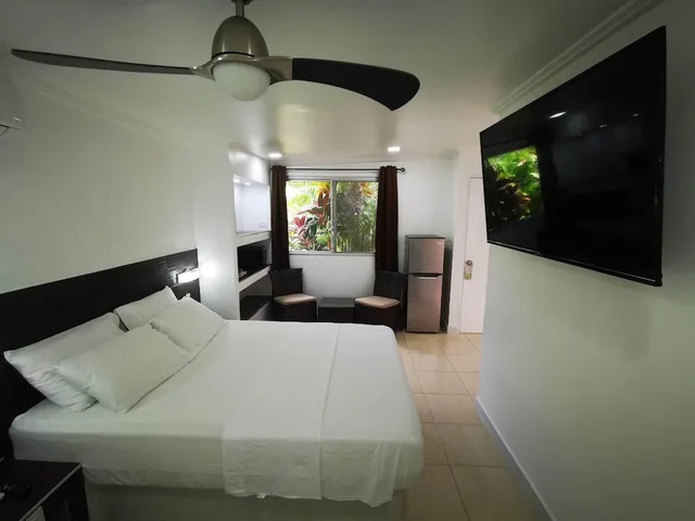 Deluxe, 2 Queen Beds, The Balboa Inn Bed Breakfast 1/2