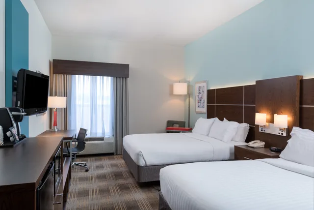 غرفة بسريرين كوين، Holiday Inn Express Hotel And Suites Grenada 2/4