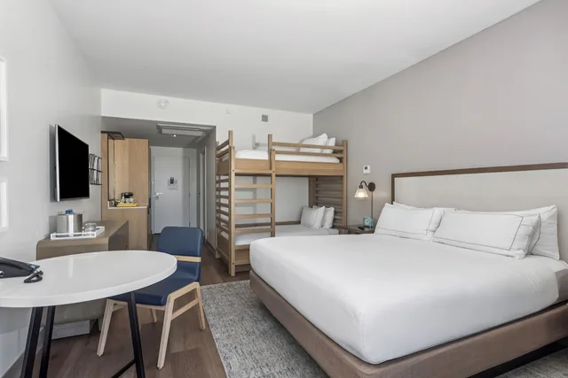 Room, King Bed, Bunk Bed, Gulf Front, Bathtub، The Lodge At Gulf State Park A Hilton Hotel 3/10