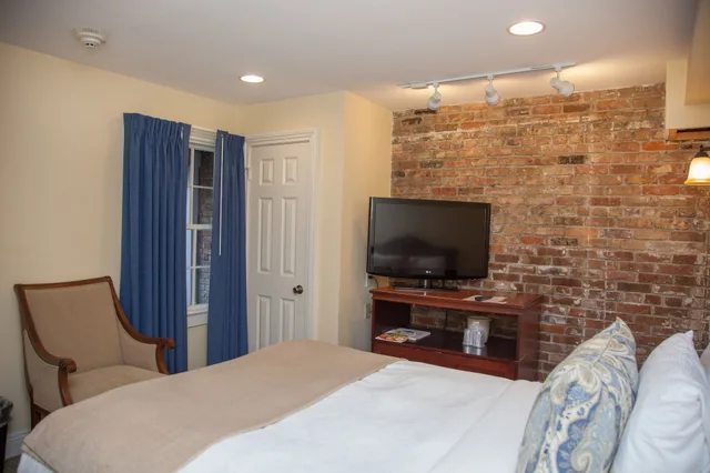 Comfort, Queen Bed, Ground Floor, Hotel St Pierre French Quarter 9/10