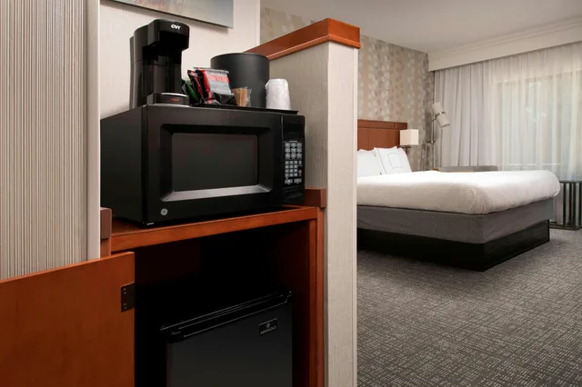 غرفة بسريرين كوين، Courtyard Lufkin 2/4