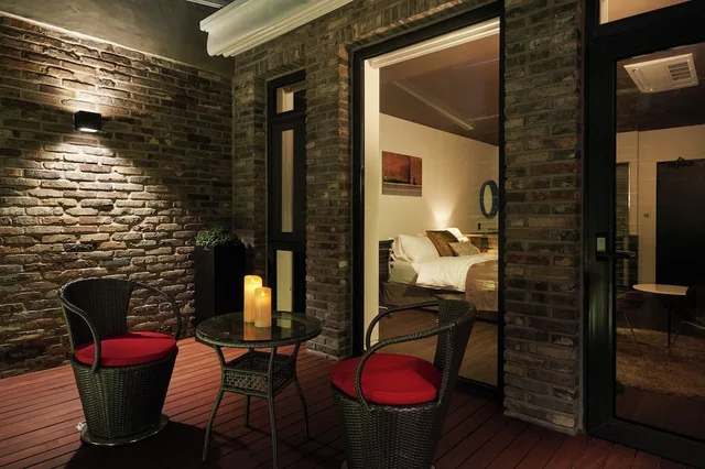 Garden, Family, 1 Queen and 1 Single Bed، The Classic Hotel 3/4