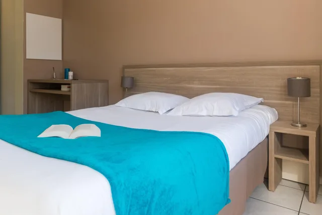 Room, Double Bed, Comfort Aparthotel Nantes La Beaujoire 2/4