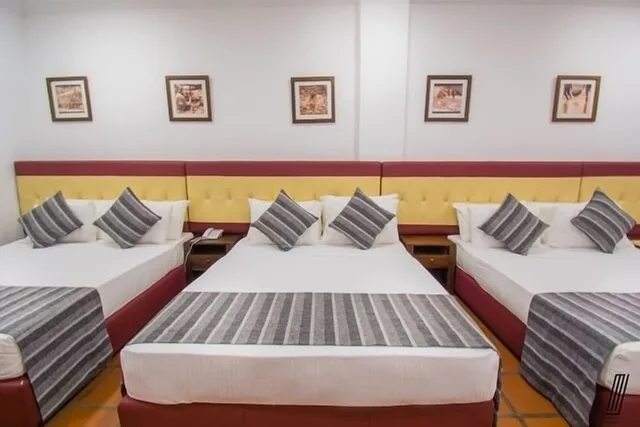 غرفة ديلوكس رباعية بسرير كينج وسريرين منفصلين، Oreeka Hotel 2/4