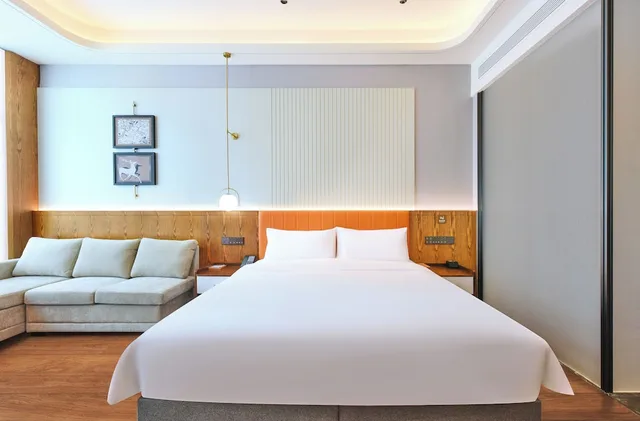 Superior, King Bed, Novotel Jinan Airport 1/4