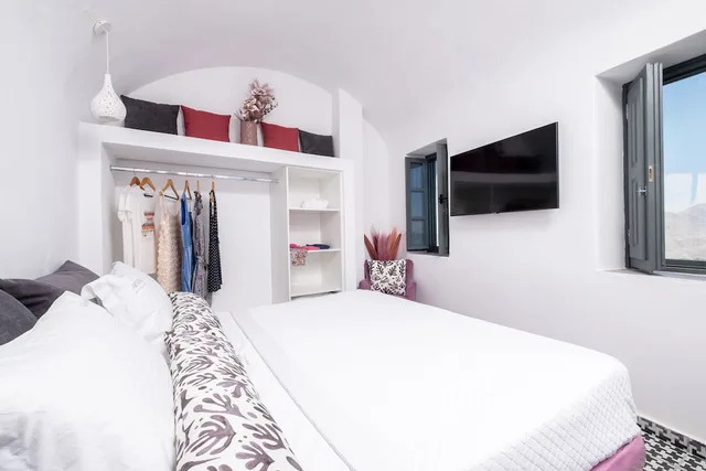 Interior, Glamour, Villa, Queen Bed, Caldera View, Indoor Jetted Tub، Amaya Selection Of Villas 3/8