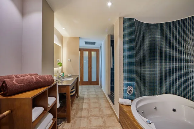 Preferred Club, Suite, King Bed, Partial Sea View, Terrace، Secrets Lanzarote Resort and Spa - Adults Only 3/5