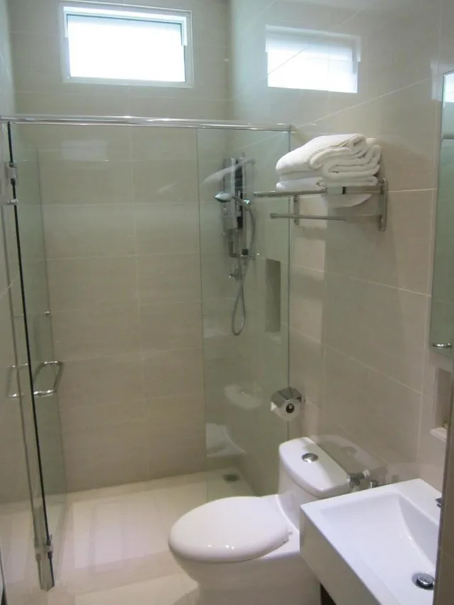غرفة عائلية، The V Hotel 3/4