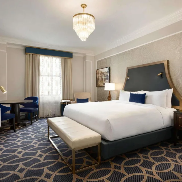 1 Bedroom, Fairmont Gold, Suite, King Bed, Lounge Access، Fairmont Hotel Vancouver 1/3