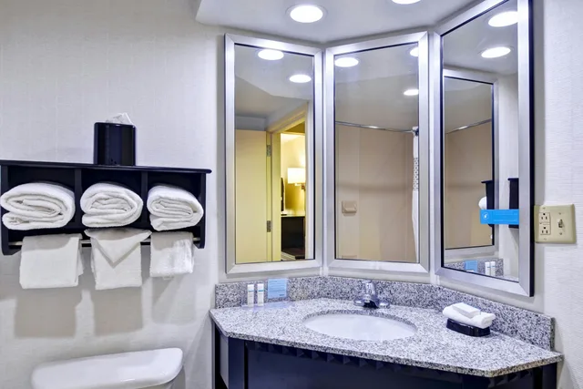 غرفة بسرير كينج بإطلالة على المدينة، Hampton Inn Mobile-East Bay/Daphne 2/2