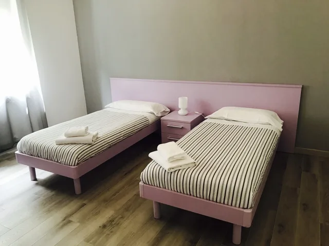 1 Bedroom, Basic, Queen Bed, Shared Bathroom, Simoni 10 5/6