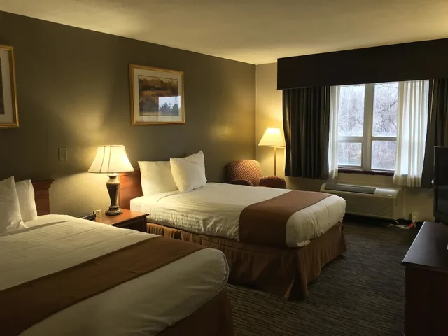 غرفة قياسية بسريرين كوين يُسمح فيها بالحيوانات الأليفة، Best Western Gateway Adirondack Inn 1/10