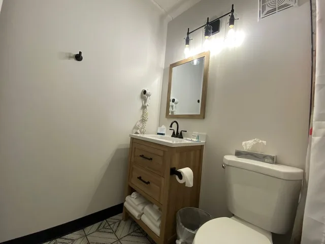 غرفة قياسية بسرير كينج، Quality Inn Rhinelander, WI 7/10