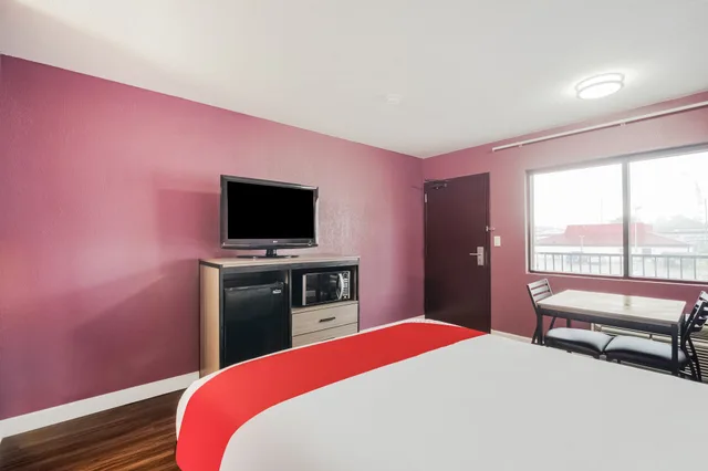 غرفة بسرير كوين، OYO Hotel Houston N Fm-1960 Champions TX 6/10