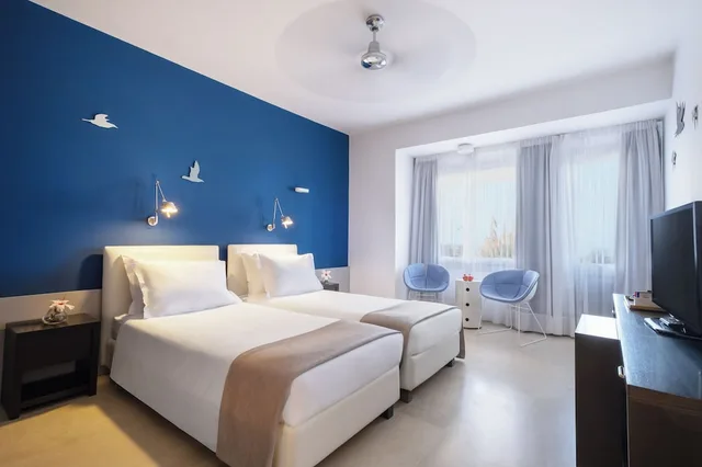 East, Double Bed, Sea View، Majestic 3/8
