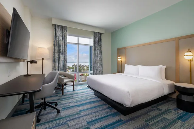 Guest Room, King Bed, Inland View, Accessible، Fairfield Inn & Suites by Marriott Pensacola Beach 1/2