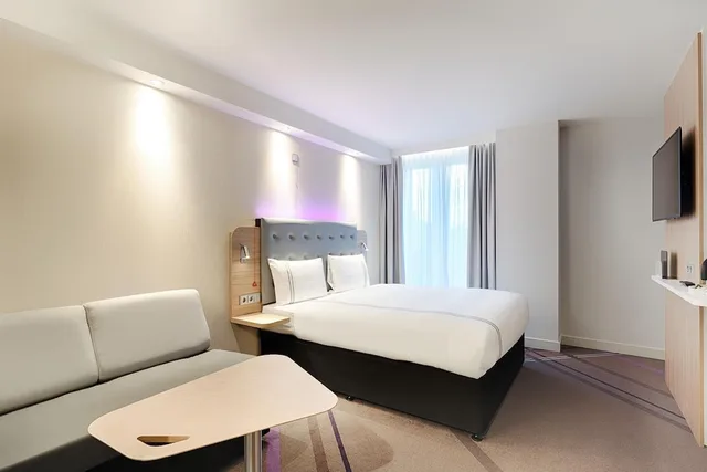 غرفة بسرير مزدوج لذوي الإعاقة، Premier Inn Frankfurt Westend Hotel 2/6