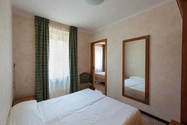 غرفة عائلية بسرير مزدوج مع أريكة، Corte Regina 1/8