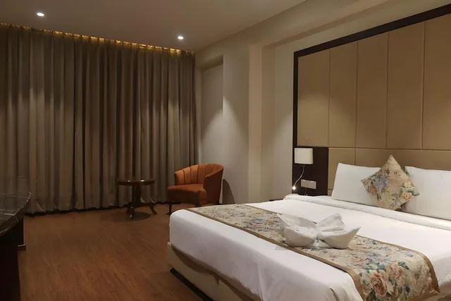 غرفة ديلوكس بسرير كينج، Pride Hotel Bhopal 1/2