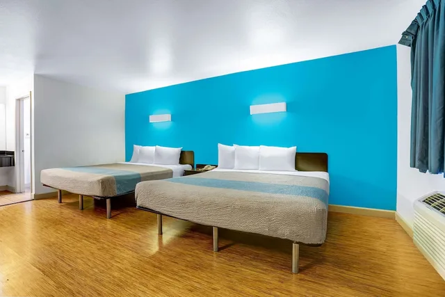غرفة قياسية بسريرين كوين، Motel6 Anderson, CA - Redding Airport 1/1