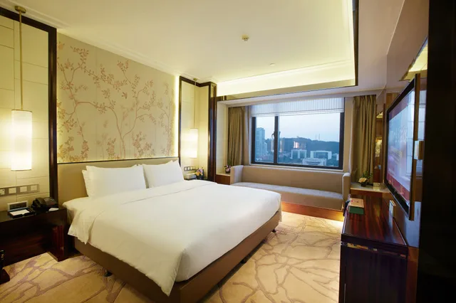 Suite, Queen Bed, Lake View, Xiamen Airlines Lakeside Hotel 1/2