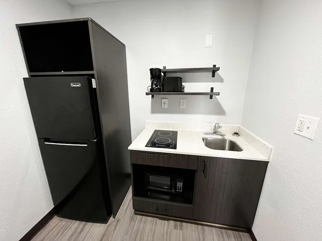 غرفة اقتصادية بسرير كينج للمدخنين، Studio6 Lafayette, LA - I-10 & I-49 N 4/4