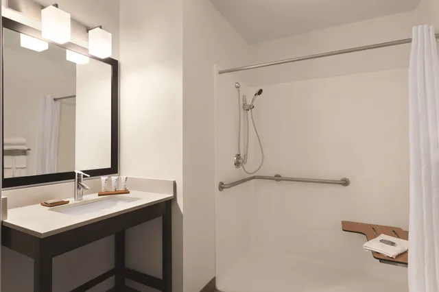 غرفة بسرير كينج لذوي الإعاقة، Country Inn & Suites by Radisson, St. Charles Historic District 4/5